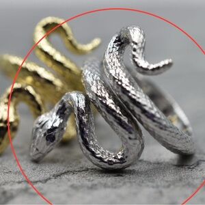 18k White Gold Snake Ring With Lavender Sapphire Eyes Size 6 3/4